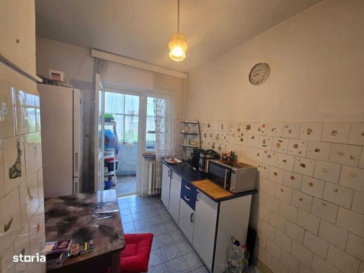 Apartament cu 4 camere decomandat, mobilat în Central