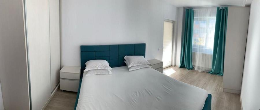 Apartament cu 3 camere decomandat în Titan