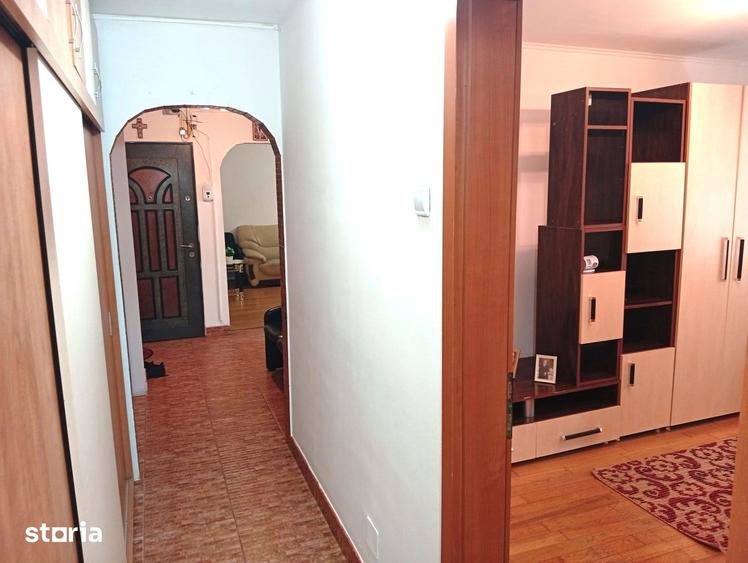 Apartament cu 3 camere decomandat în Alfa