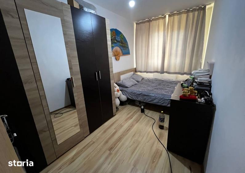 Apartament cu 3 camere semidecomandat în Calea București