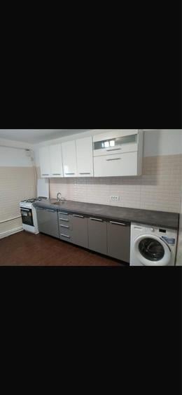 Apartament cu 3 camere decomandat în Obor
