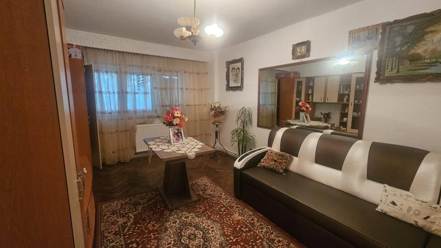Apartament cu 3 camere decomandat, mobilat în Cetate