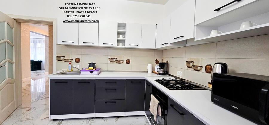 Casă cu 5 camere cu Teren 3600 Mp în Est
