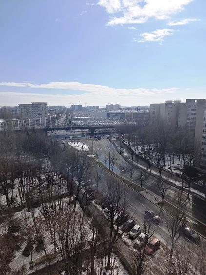 Apartament cu 3 camere decomandat în Apărătorii Patriei