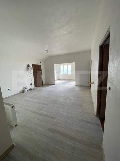 Apartament cu 5 camere decomandat, mobilat în Decebal