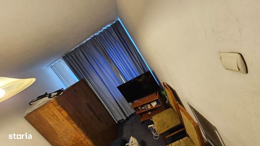 Apartament cu 3 camere semidecomandat în Cina