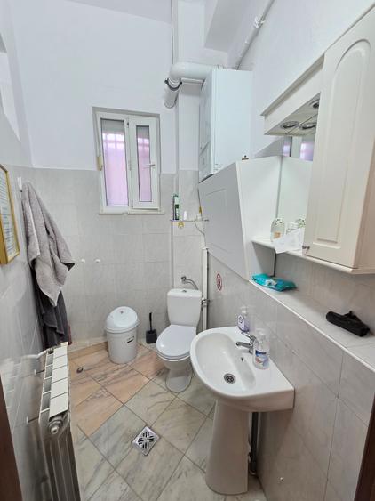 Casă cu 6 camere cu Teren 250 Mp în P-ța Muncii