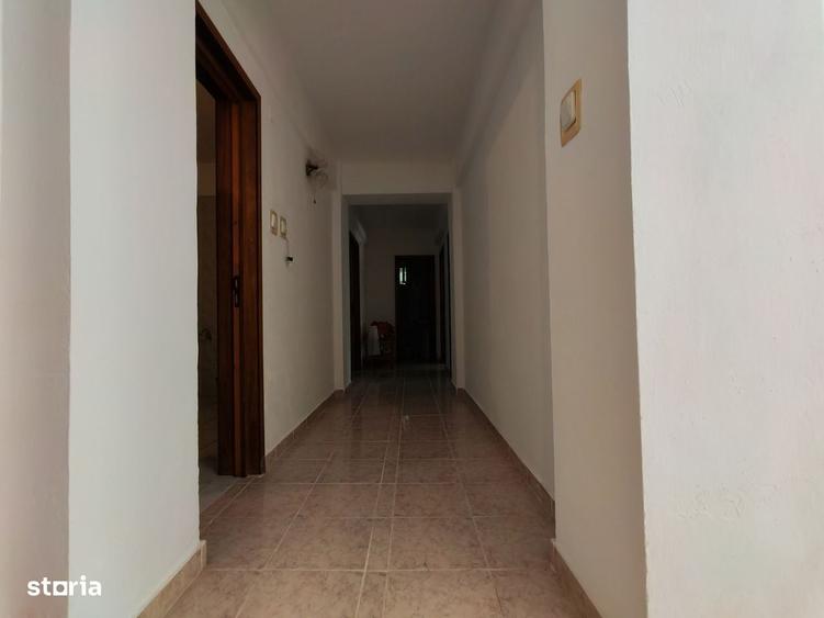 Apartament cu 4 camere decomandat în Central