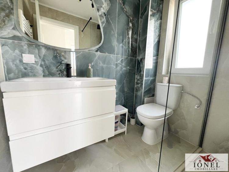 Duplex cu 4 camere cu Canalizare în Est