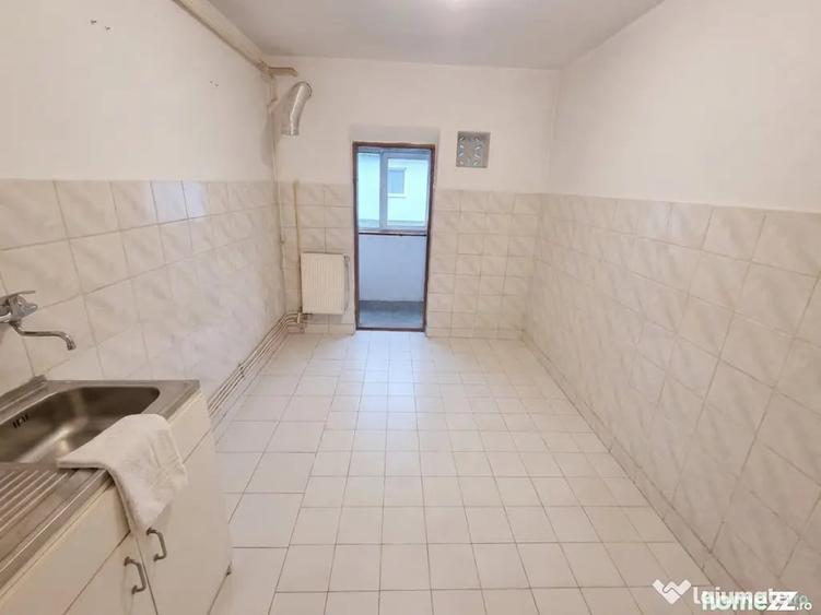Apartament cu 3 camere decomandat în Ștefan cel Mare