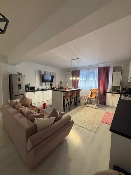Apartament cu 4 camere decomandat în Central