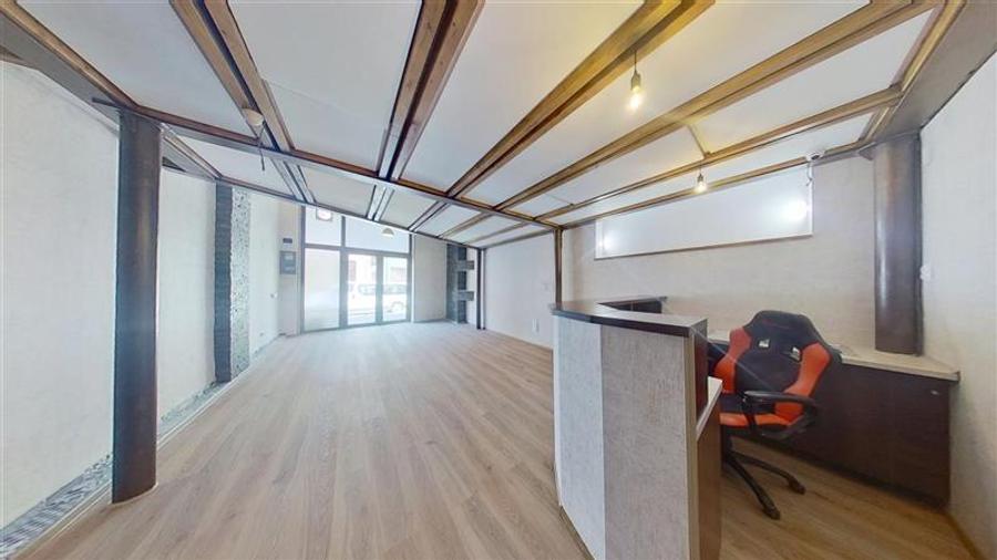 Spațiu comercial, de 100 mp, în Central