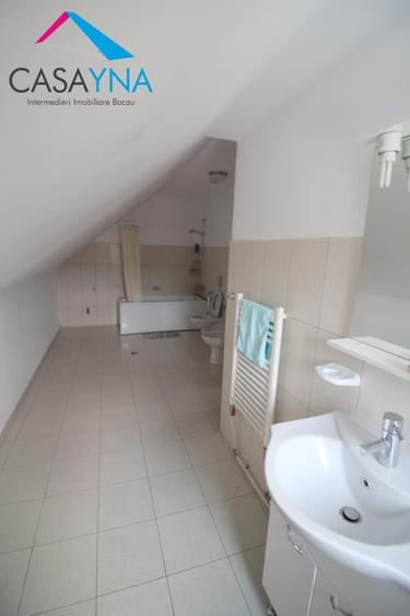 Casă individuală cu 7 camere cu Canalizare în Mărgineni
