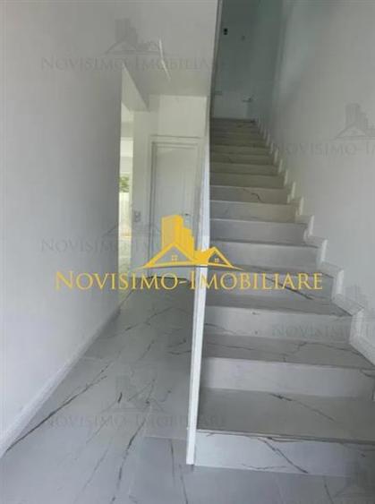 Casă individuală cu 4 camere cu Teren 120 Mp în Central