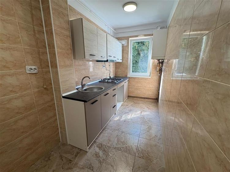Apartament cu 2 camere semidecomandat în Florilor