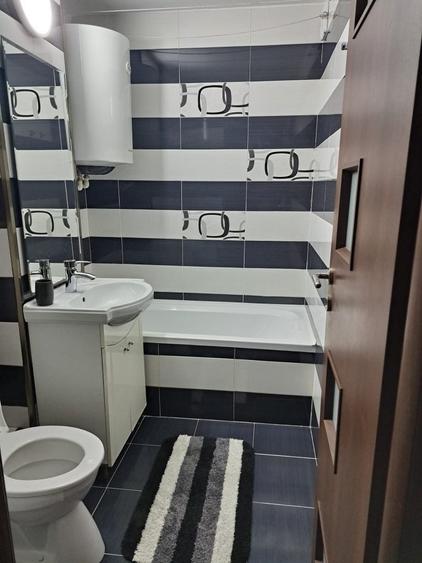 Apartament cu 3 camere decomandat în Uiești