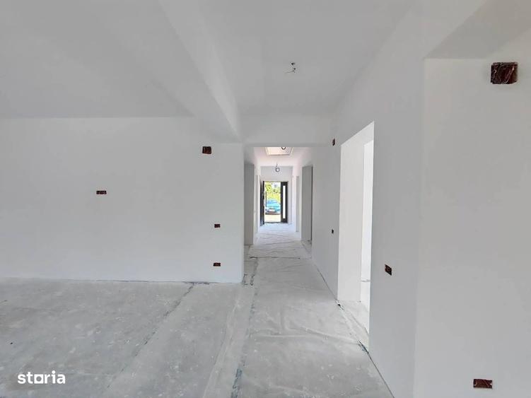Casă cu 4 camere în Crevedia