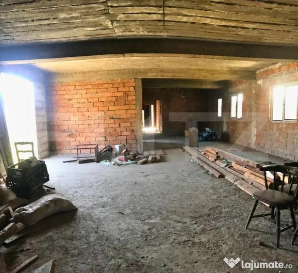 Casă cu 2 camere cu Teren 3050 Mp în Bezdead
