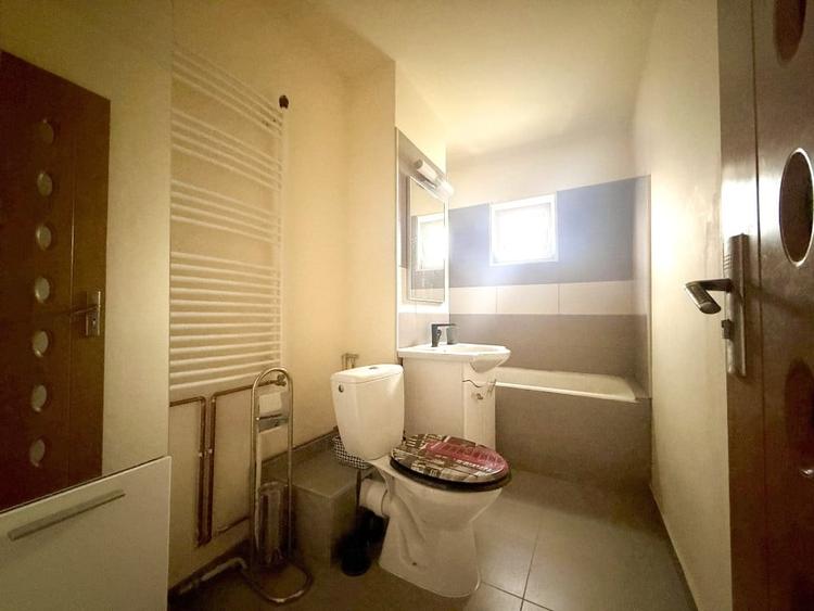 Apartament cu 3 camere decomandat, mobilat în Aradului