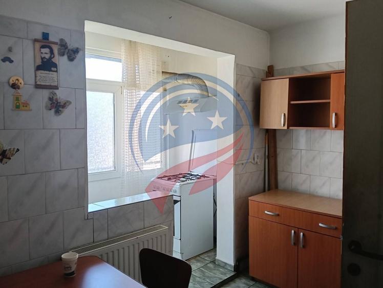 Apartament cu 2 camere semidecomandat în Craiovița Nouă