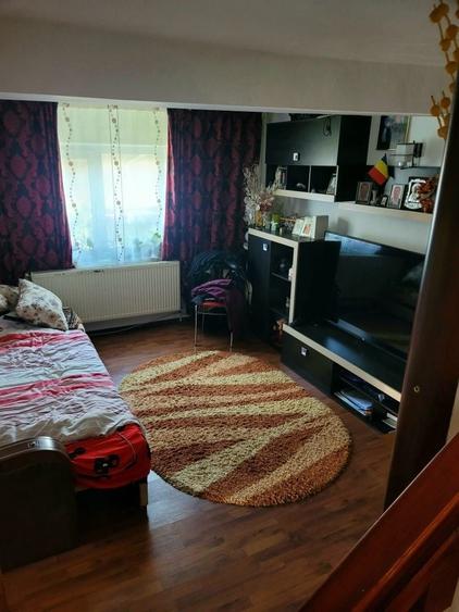 Casă cu 4 camere în Farfuria