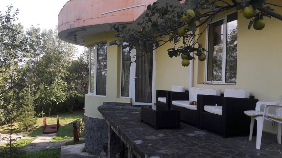 Casă cu 10 camere cu Teren 785 Mp în Central