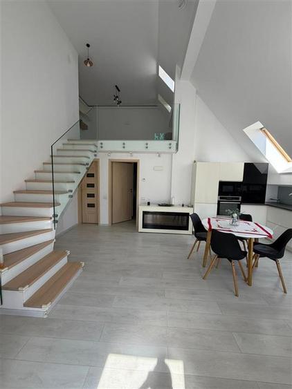 Apartament cu 3 camere semidecomandat, mobilat în Tractorul