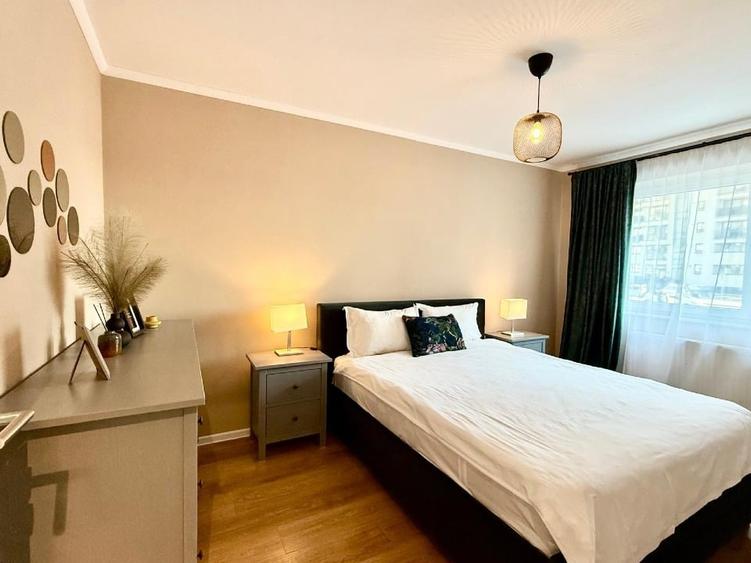 Apartament cu 3 camere decomandat, mobilat în Tractorul