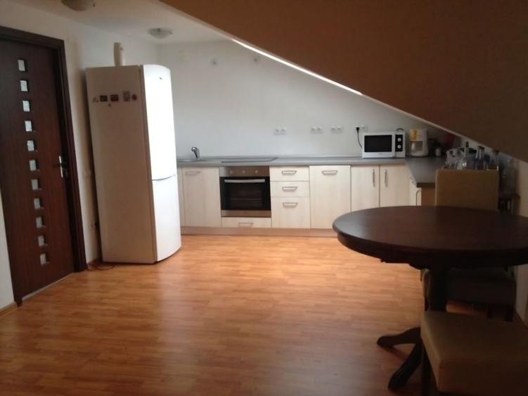 Apartament cu 3 camere semidecomandat în Zorilor