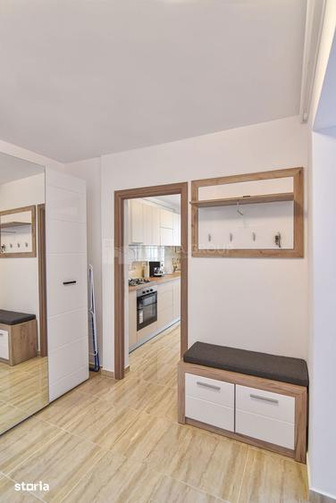 Apartament cu 3 camere semidecomandat, mobilat în Vlahuță