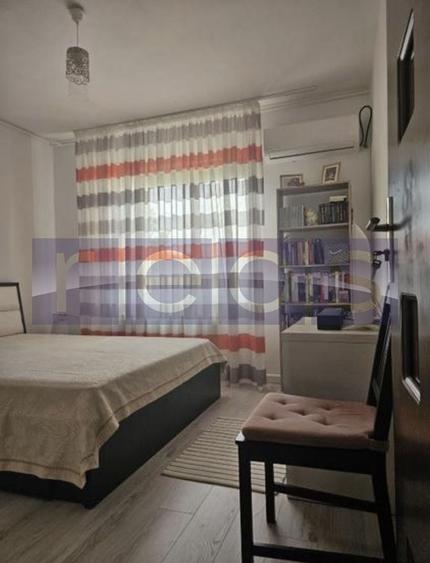 Apartament cu 3 camere semidecomandat în Dristor