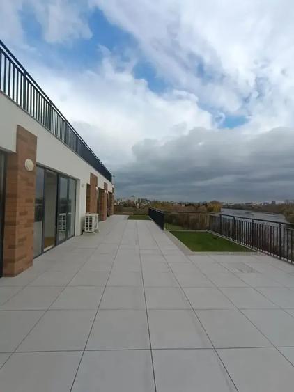 Apartament cu 3 camere decomandat în Sisești