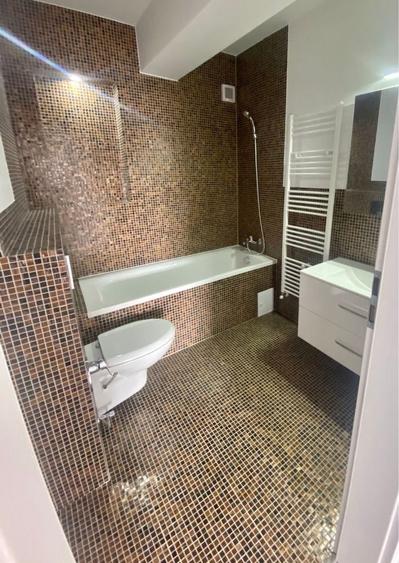 Apartament cu 4 camere decomandat în Calea Moldovei