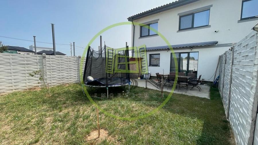 Duplex cu 5 camere cu Canalizare în Preajba