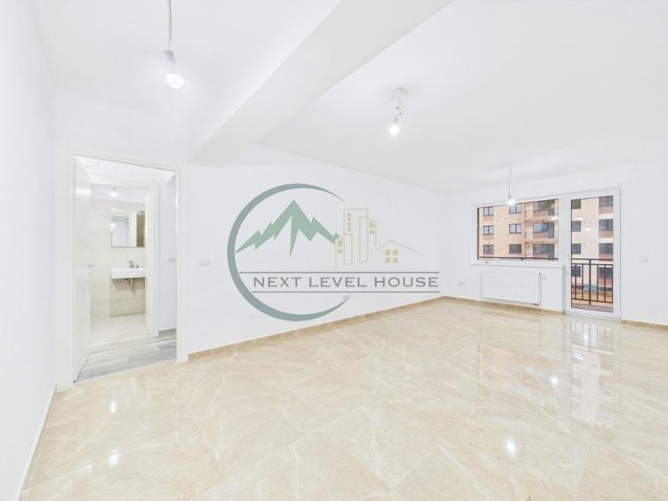 Apartament cu 3 camere decomandat în Tractorul
