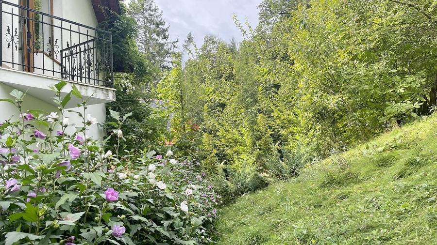 Casă individuală cu 6 camere cu Canalizare în Dâmbul Morii