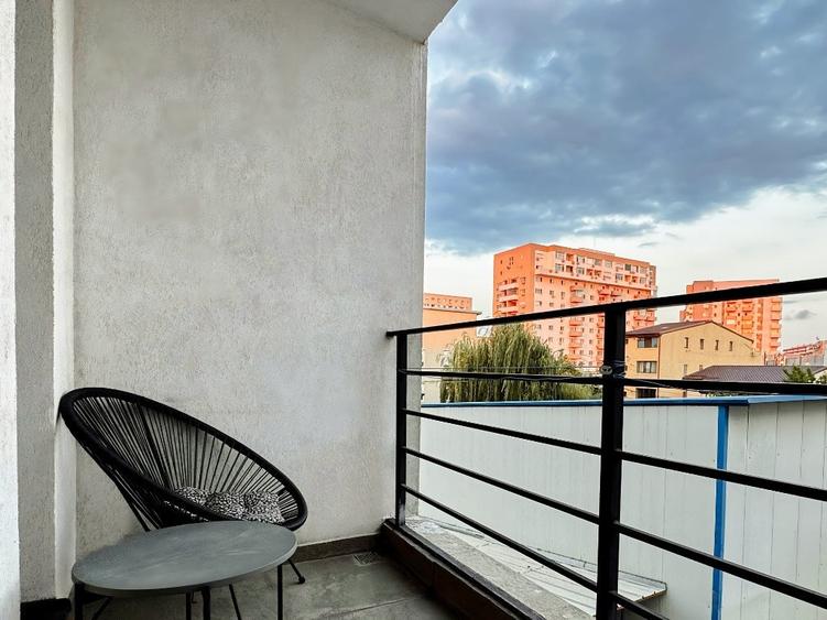 Apartament cu 2 camere semidecomandat, mobilat în Păcii