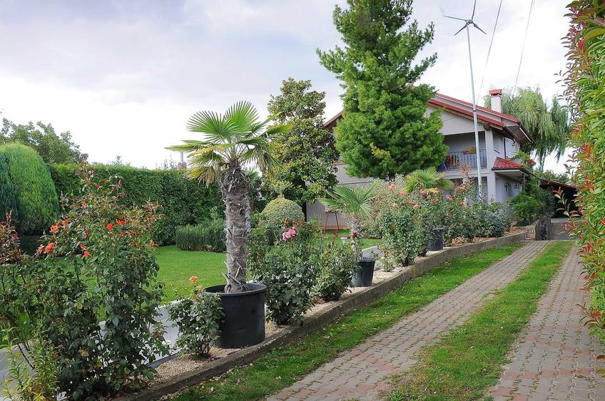 Casă cu 4 camere în Furcenii Noi