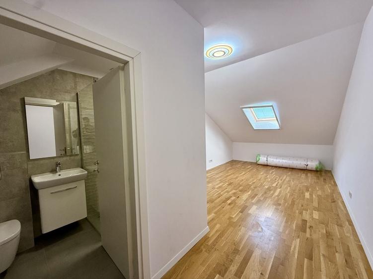 Casă cu 5 camere cu Canalizare în Pipera