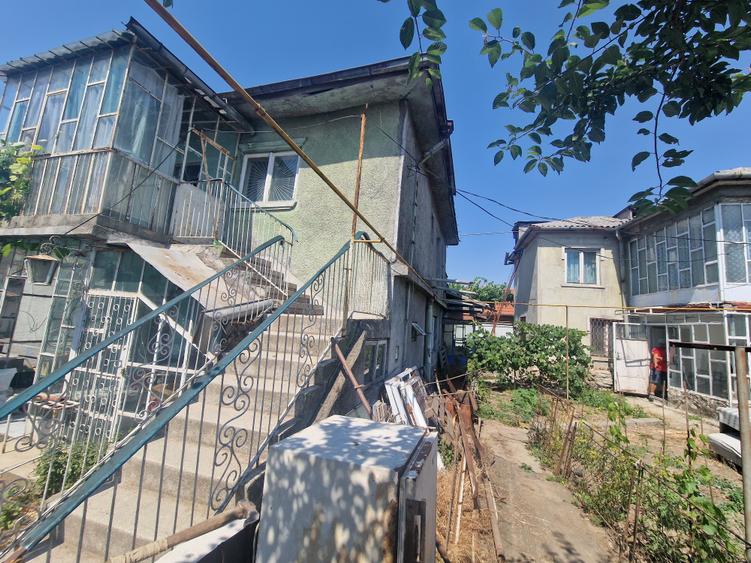 Casă individuală cu 4 camere cu Canalizare în Km 4-5
