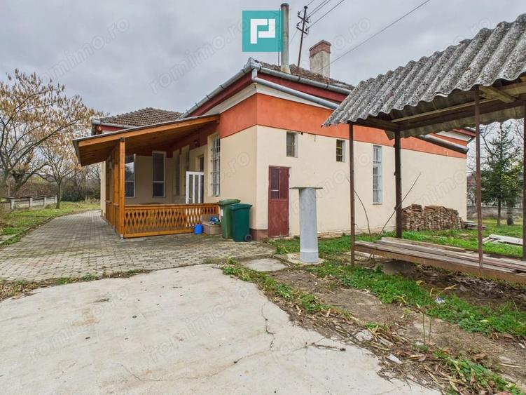 Casă cu Teren 2703 Mp în Ghioroc