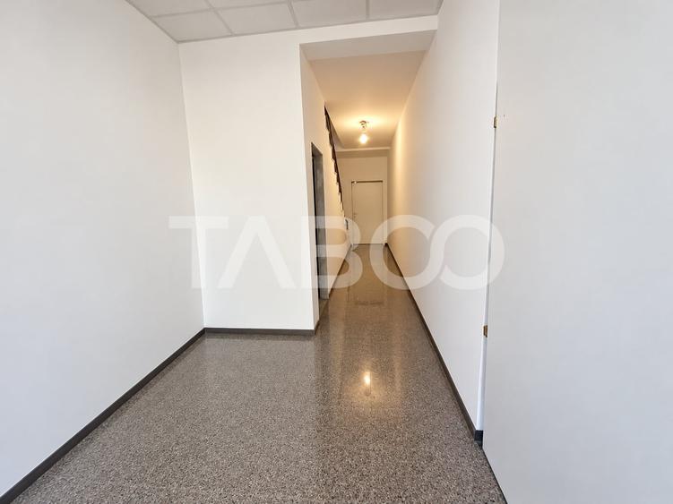 Birou, de 130 mp, în Central