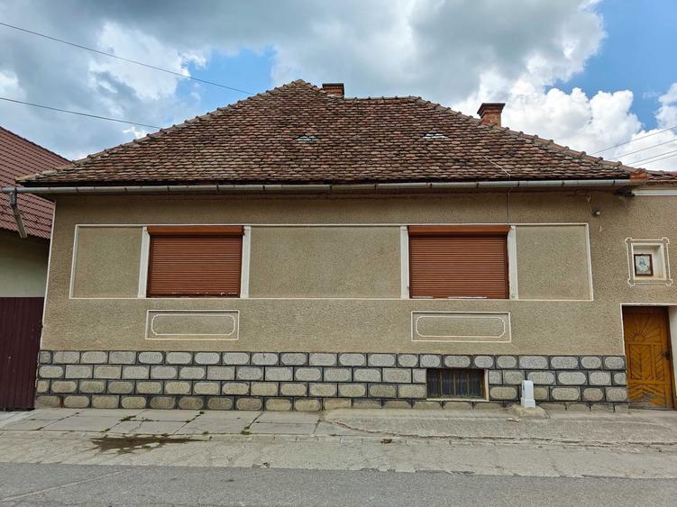 Casă cu 3 camere în Gura Râului