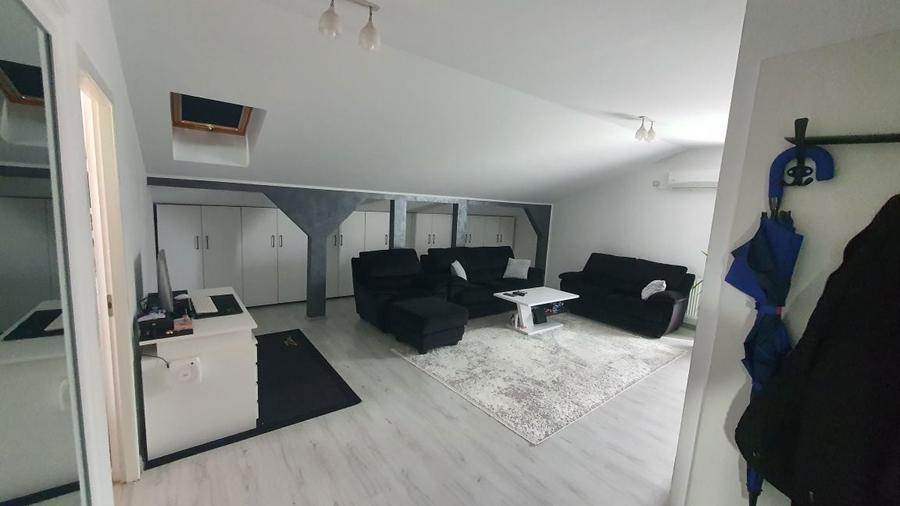 Apartament cu 4 camere decomandat în Central