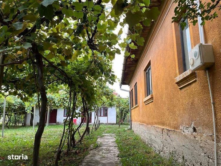 Casă cu 3 camere în Stănești