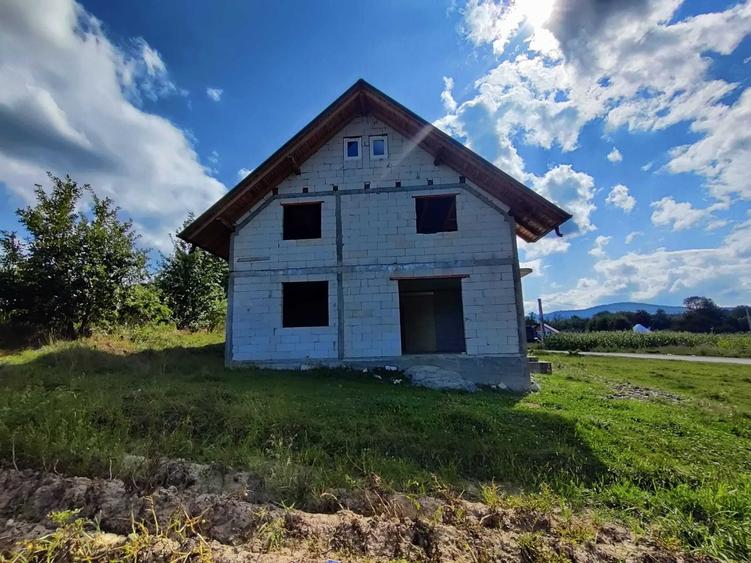 Casă cu 4 camere în Voitinel