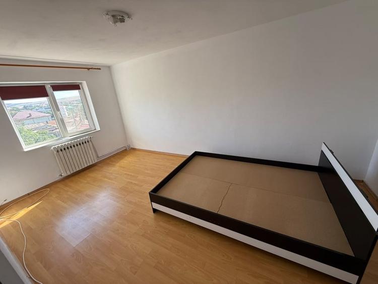 Apartament cu 3 camere decomandat în C5