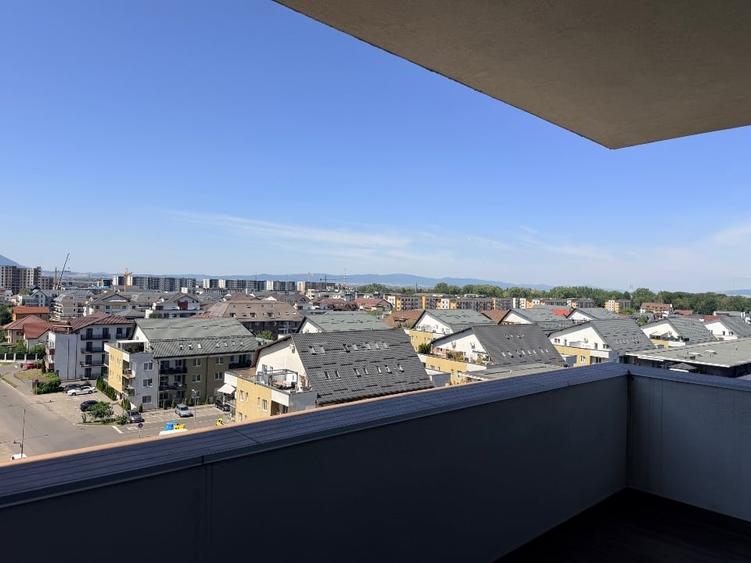 Apartament cu 3 camere decomandat, mobilat în Tractorul