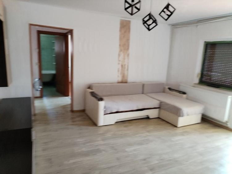 Apartament cu 2 camere semidecomandat în Brazda lui Novac