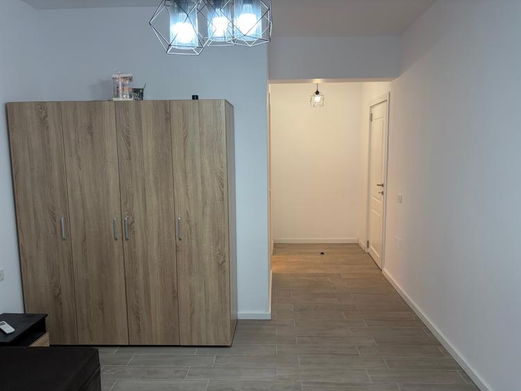 Apartament cu 3 camere decomandat în Titan